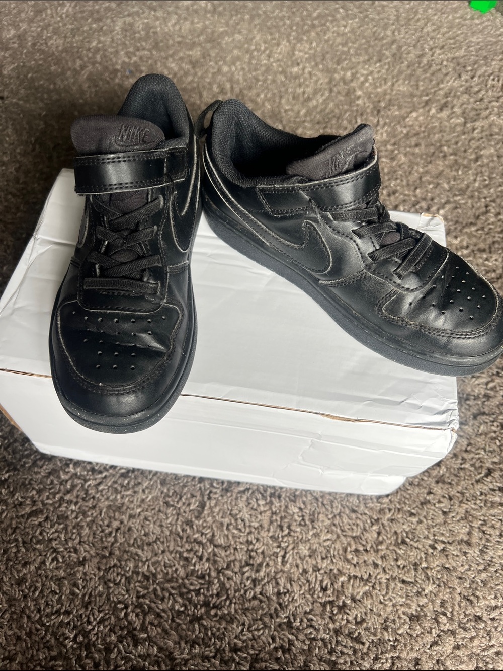 Nike Kids Black Low-Top Velcro & Lace Sneakers